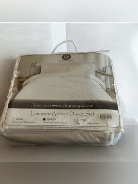 Luxurious Velvet Duvet Set - Ivory